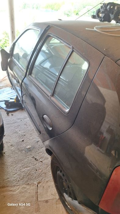 Peças renault clio II/98 para venda de veículo acidentado.