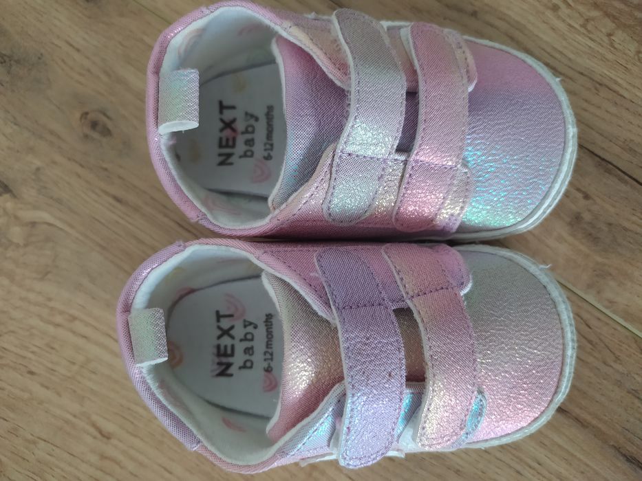 Buciki next 6-12 miesiąca. Tęczowe dla dziewczynki