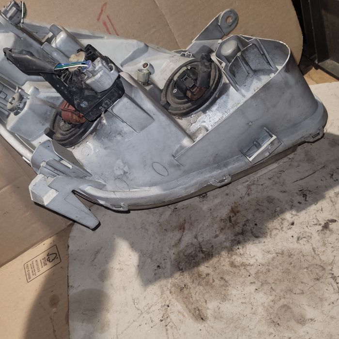 Lampa przód lewa Toyota Corolla Verso I E12 2003r oryginał
