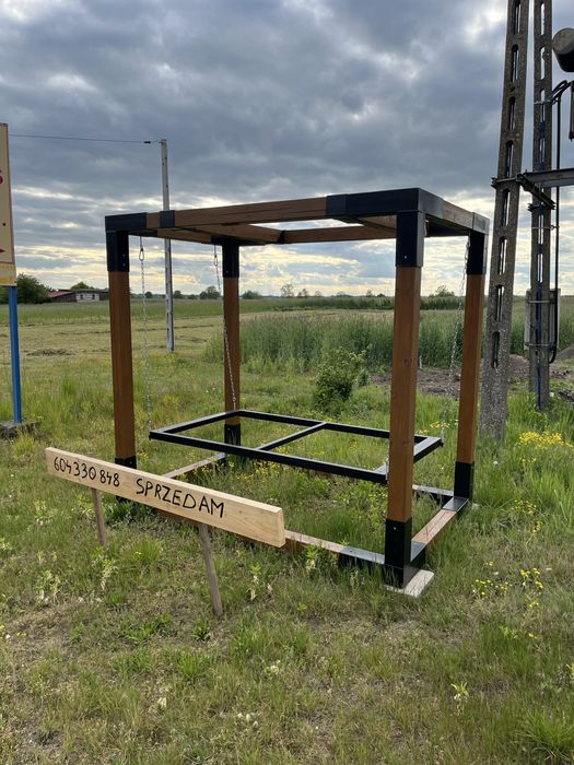 Wiszące łóżko ogrodowe