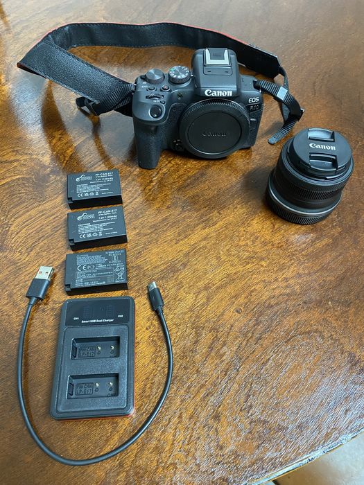 Camera Canon EOS R10
