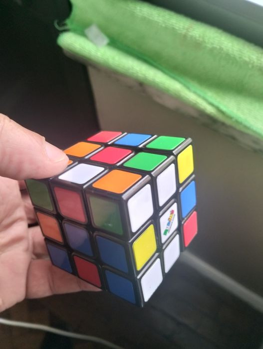Cubo mágico pouco usado