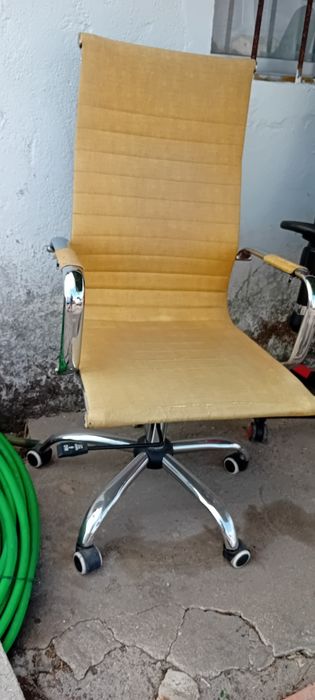 Cadeira de escritório para despachar urgente