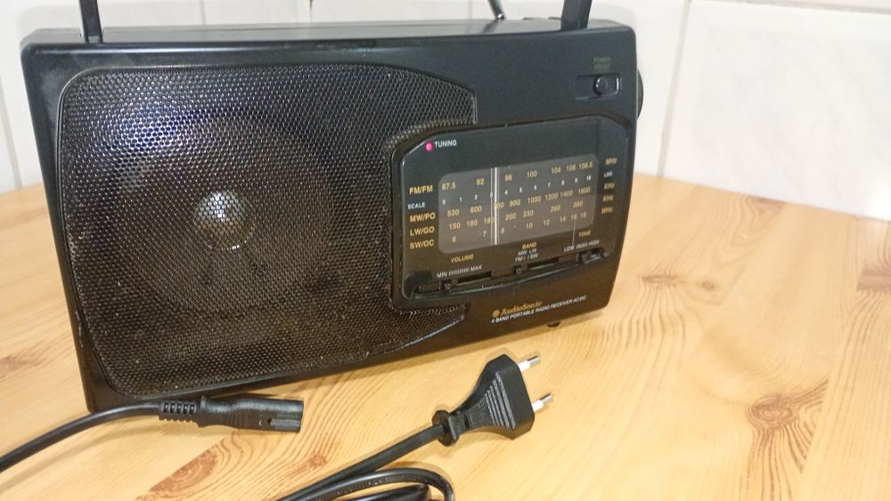 Radio przenośne Audiosonic 4 zakresy + akumulatory R20