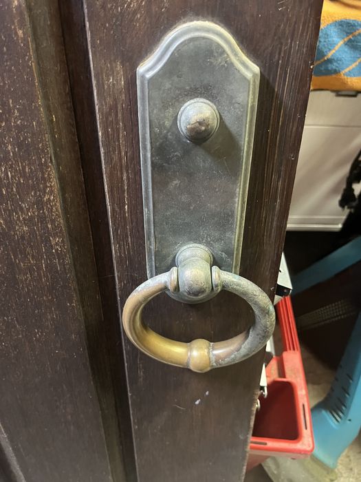 Porta de casa em madeira