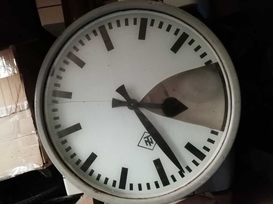 Relógio de parede (elétrico)