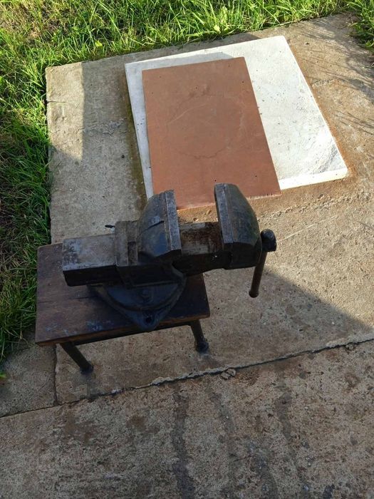 Продам тиски слюсарні та фрезерні