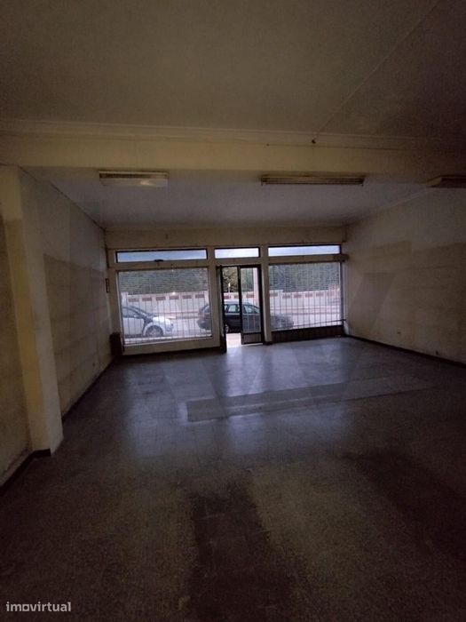 Loja para converter em habitação – Oportunidade única em S. João da