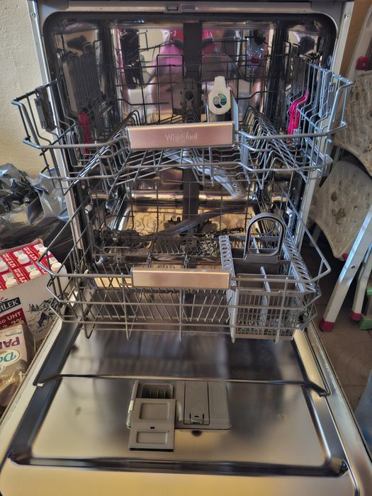 Sprzedam zmywarkę 60cm whirlpool używana  wolnostojąca