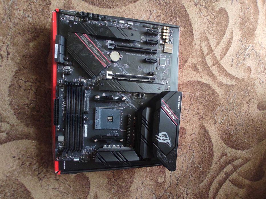 Материнська плата Asus ROG Strix B550-F Gaming