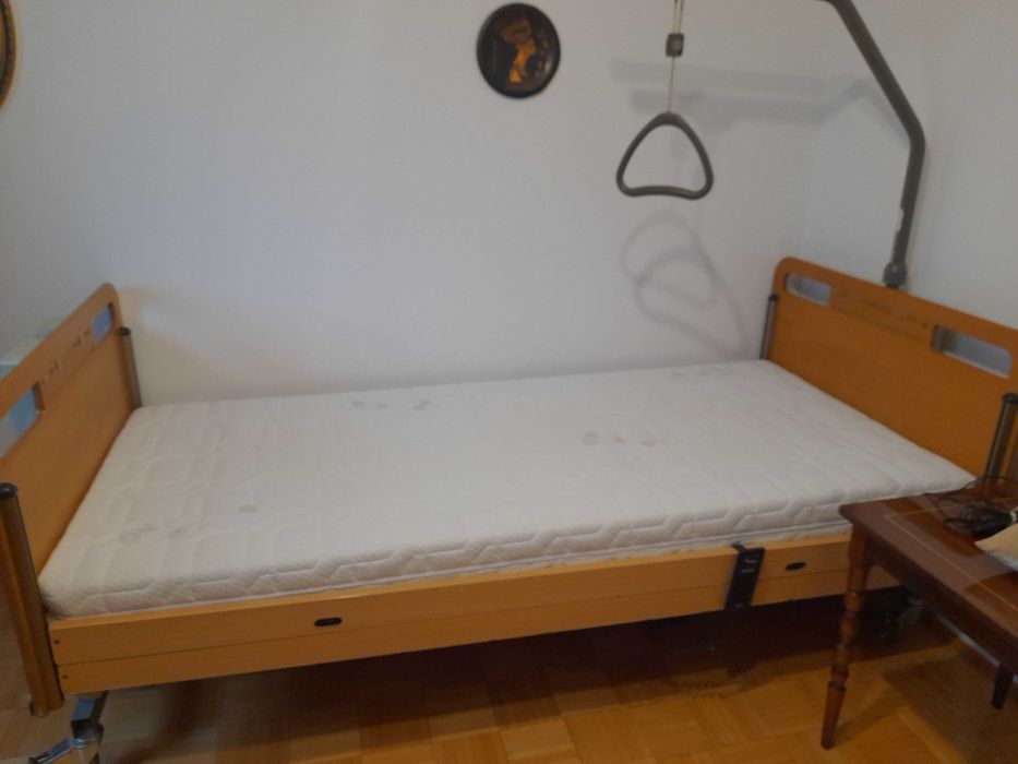 Łóżko rehabilitacyjne w bardzo dobrym stanie