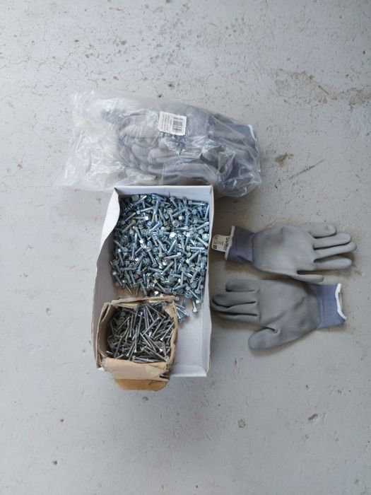 485 parafusos de rosca em inox 30 mm comprido e 5 mm de grosso e cabeça para chave 10 +1000 parafusos para madeira de 35mmx2,5mm