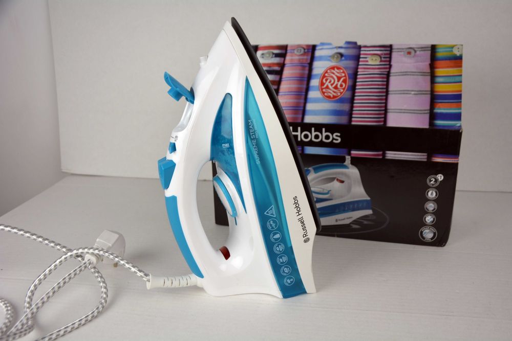 Żelazko Russell Hobbs 20562,-56, 2600 W z plamką na stopce