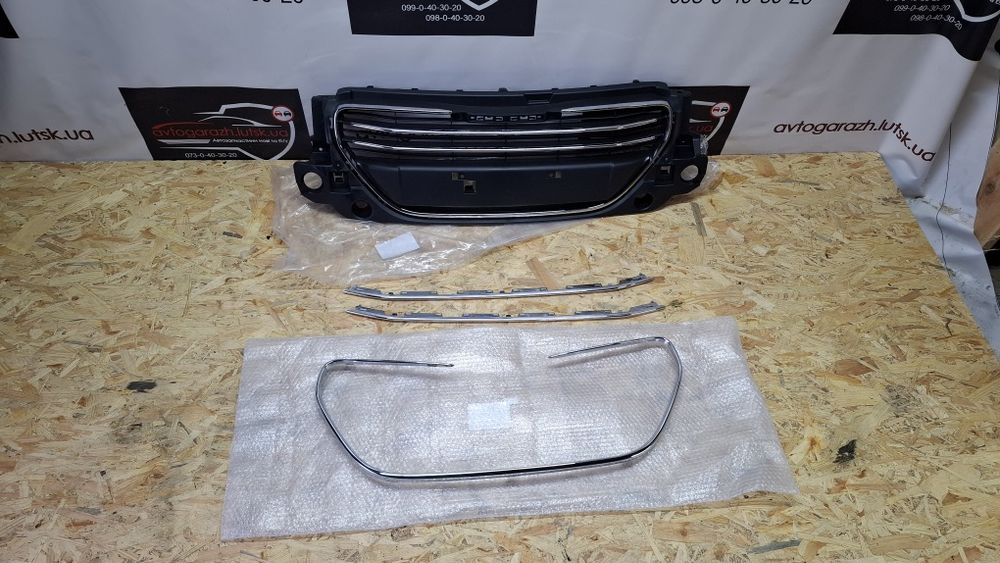 Решітка Peugeot 301 Решітка бампера пежо 301