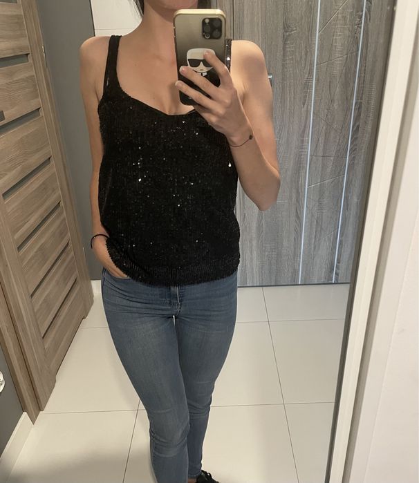Czarny cekinowy top na ramiączkach