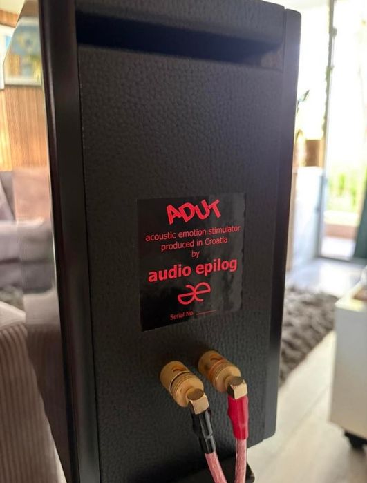Colunas Audio Epilog Adut