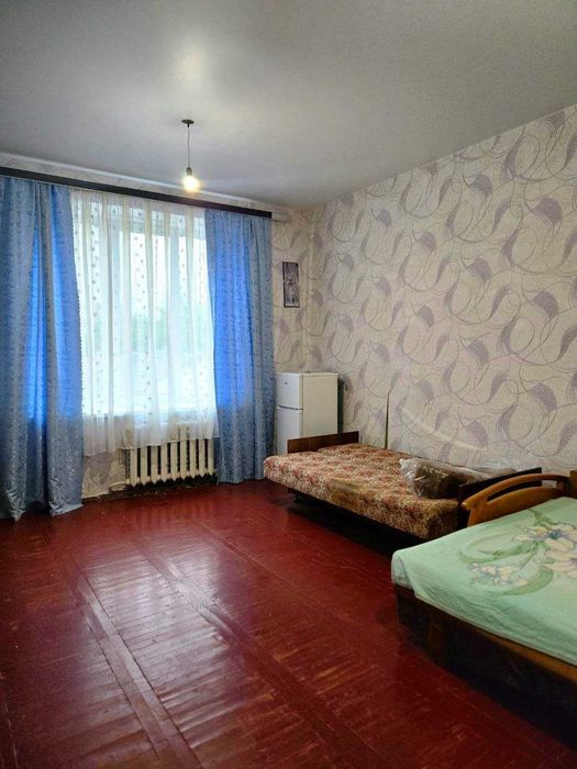 Продаж кімнати в гуртожитку в районі ринку Благодать.