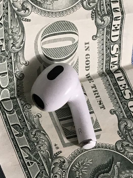 Продам навушник один правий airpods 3 original б/у