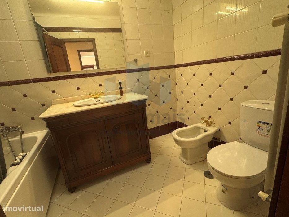 Arrenda-se excelente T3 em ultimo piso com terraço de 120m2 em Celas