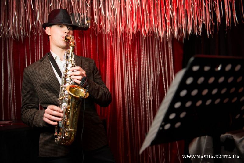 Саксофоніст на Ваше свято!Уроки гри на саксофоні