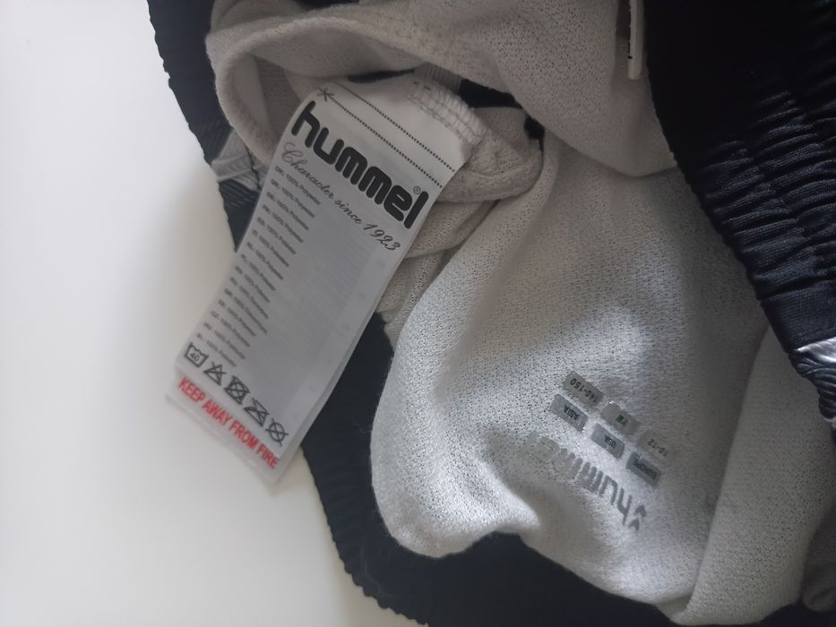 Spodenki Sportowe Hummel 146