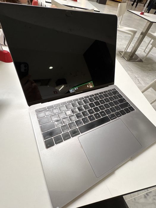 Macbook Pro 13 i5 A1708466157751522437120