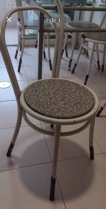 Vendo mesa pernas em ferro,tampo em vidro 50€ e 6 cadeiras em ferro 10€ cada uma ou 110€ o conjunto