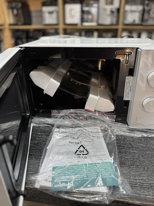 Мікрохвильовка з Німеччини Hisense H20MOWP1