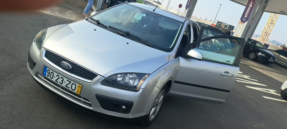 Vendo Ford focos ou   troco por  motaa