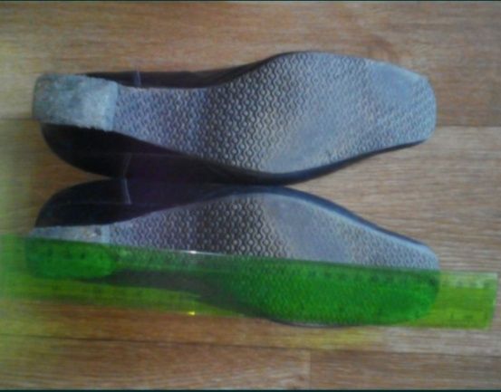 Туфлі чорного кольору