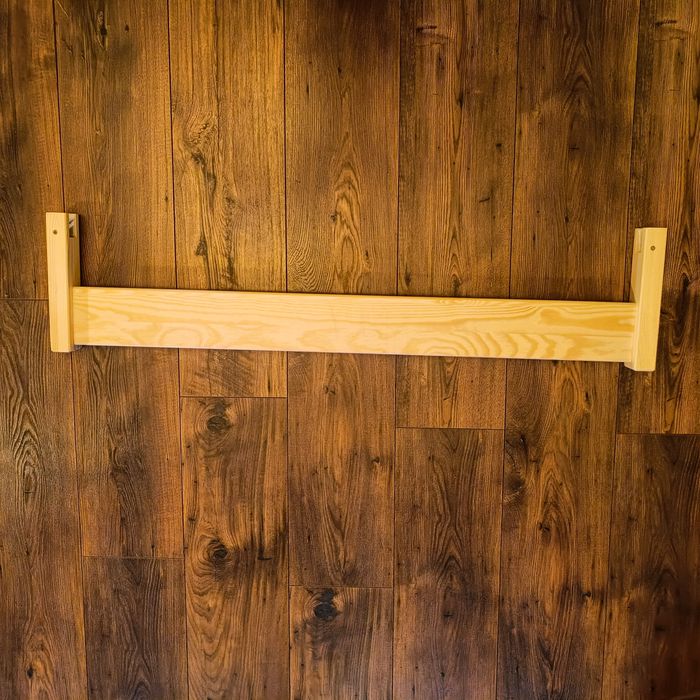 Drewniana barierka na łóżko dziecięce