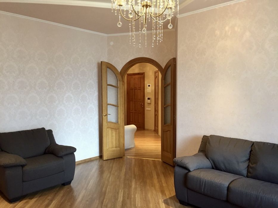 Оренда великогабаритної квартири  124 м.кв, у  Центрі, вул. Садова