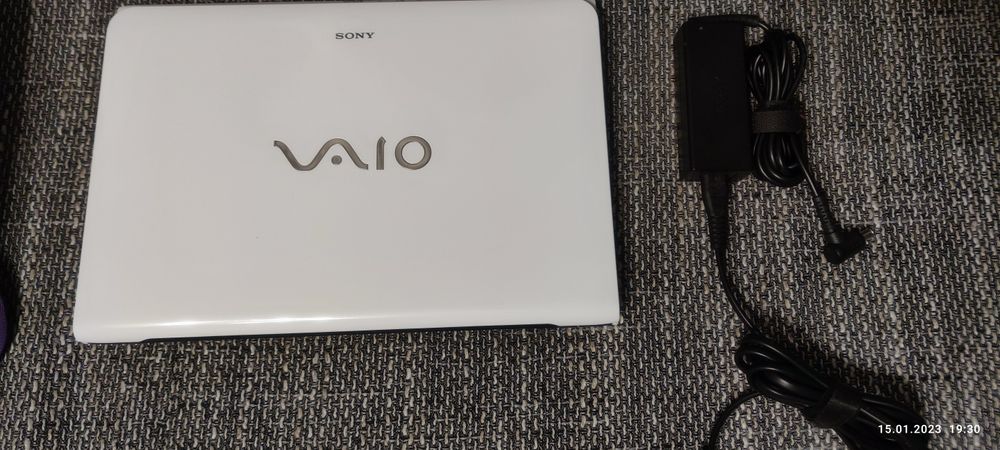 Sony Vaio SVE1111M1E white