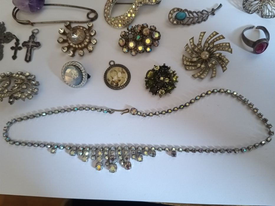 Бижутерия брошки, крестики