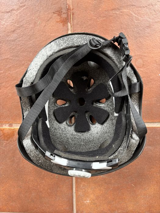 Kask na hulajnoge, deskorolke itp.