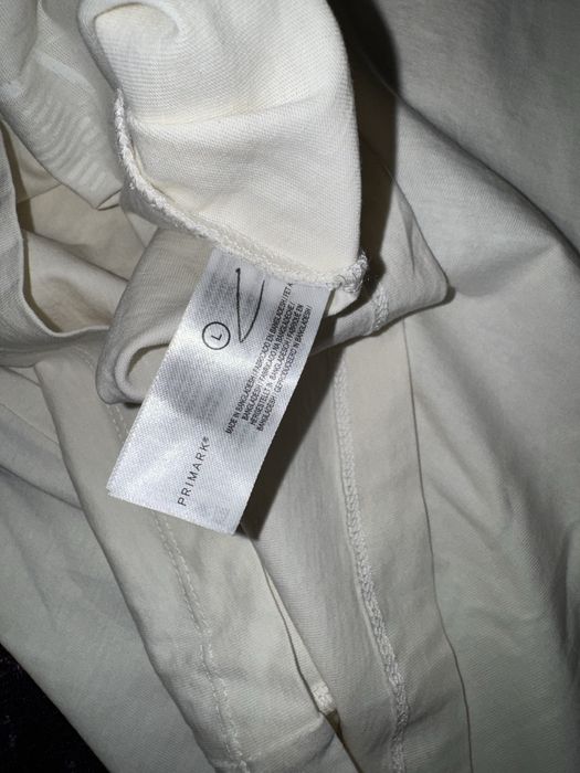 Біла футболка бренду Primark з принтом аніме Наруто. Розмір М.
