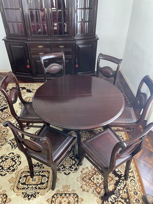 Mesa de jantar mogno com 6 cadeiras