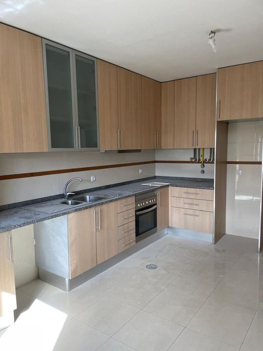 Apartamento T2 com garagem e elevador em Águeda