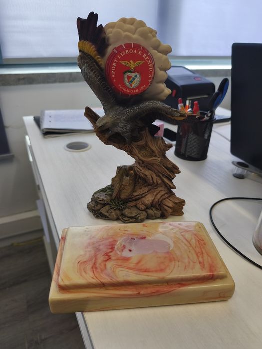 Vendo estatueta em pedra (águia Benfica)(portes incluídos)