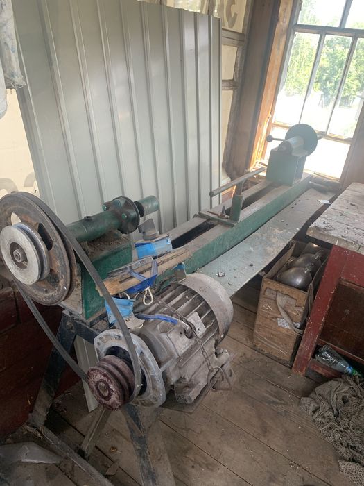 Токарний станок по дереву