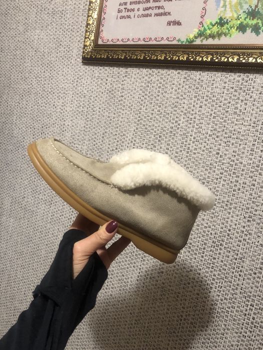 Зимові лофери з натуральноі замші та овчини.