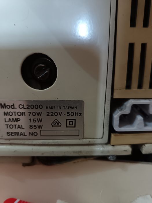 Máquina custura Oliva portátil.