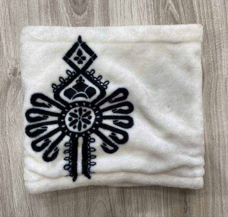Kremowy misiowy Komin wzór folklor woolk