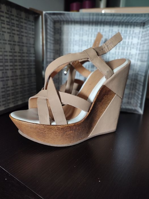 Sandały na koturnie Prima moda 38