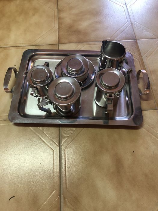 Conjunto loiça em metal