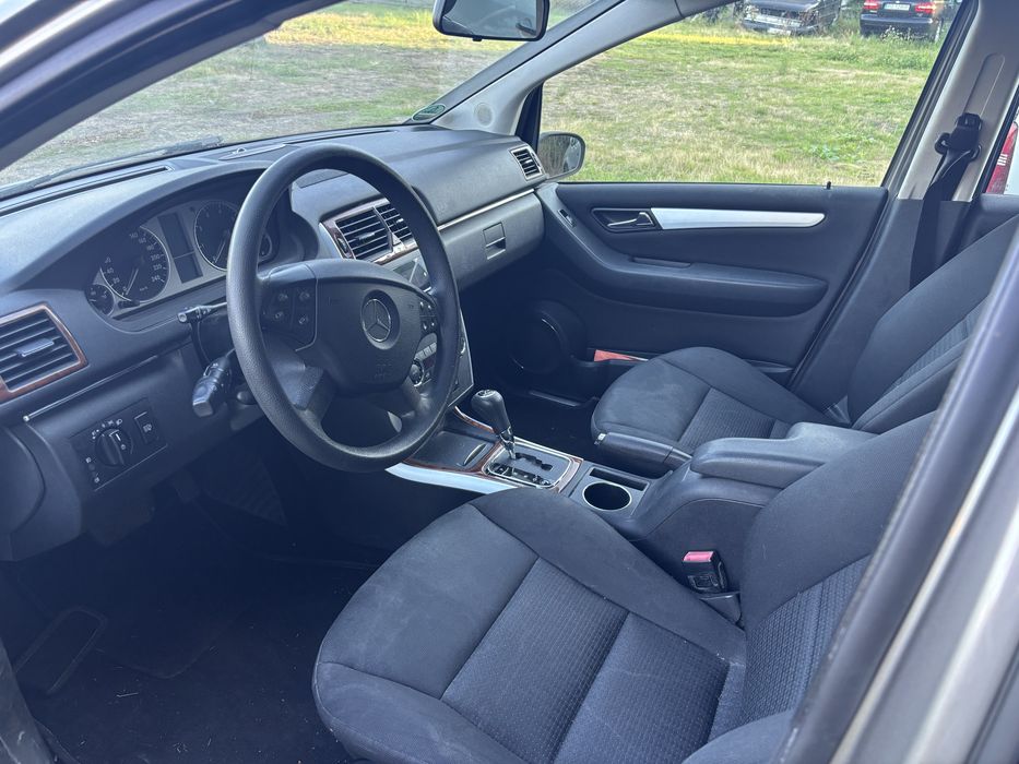 Mercedes bezwypadkowy B200 uszkodzony