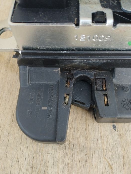 Замок задней Ляды Passat B6 B7 Golf Tiguan