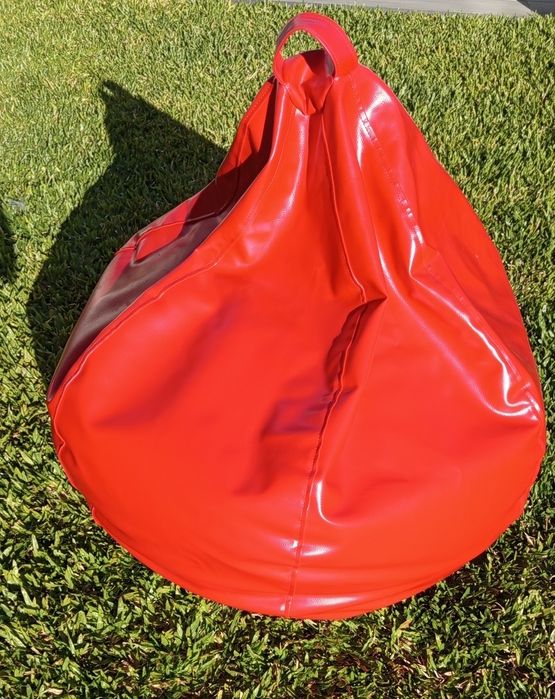 Puff vermelho em napa