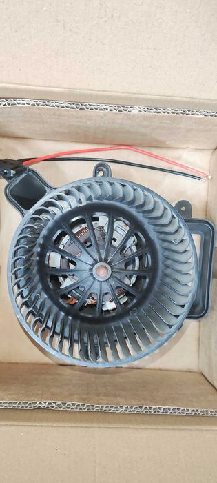 Вентилятор /3008/5008 09-16 MAHLE / KNECHT AB 137 000P