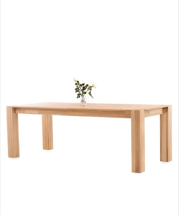 Стіл з наурального дерева